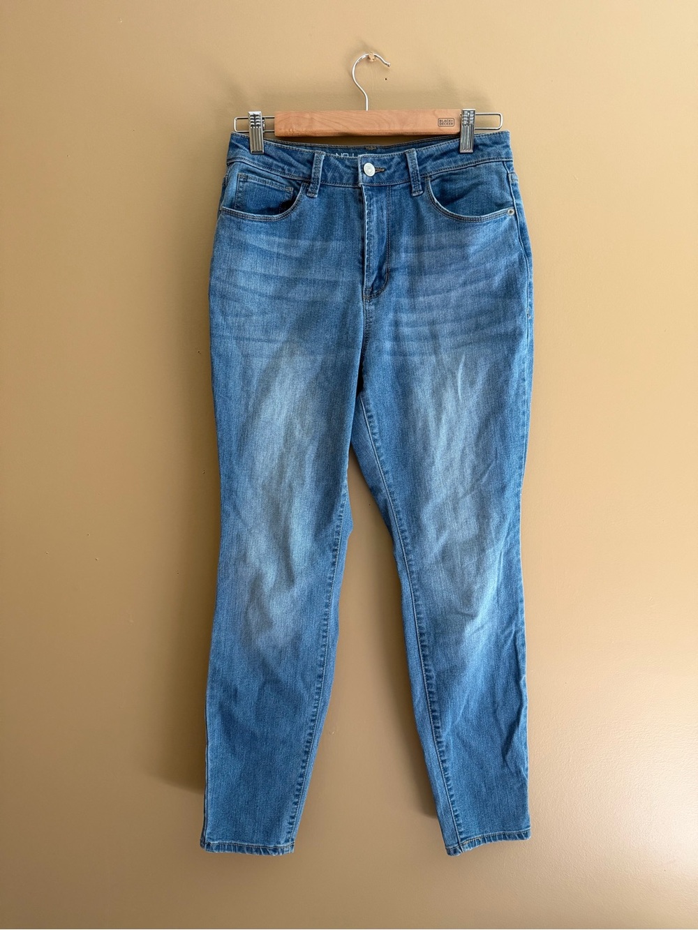 No Boundaries Women's Skinny Jeans in Medium Blue Wash